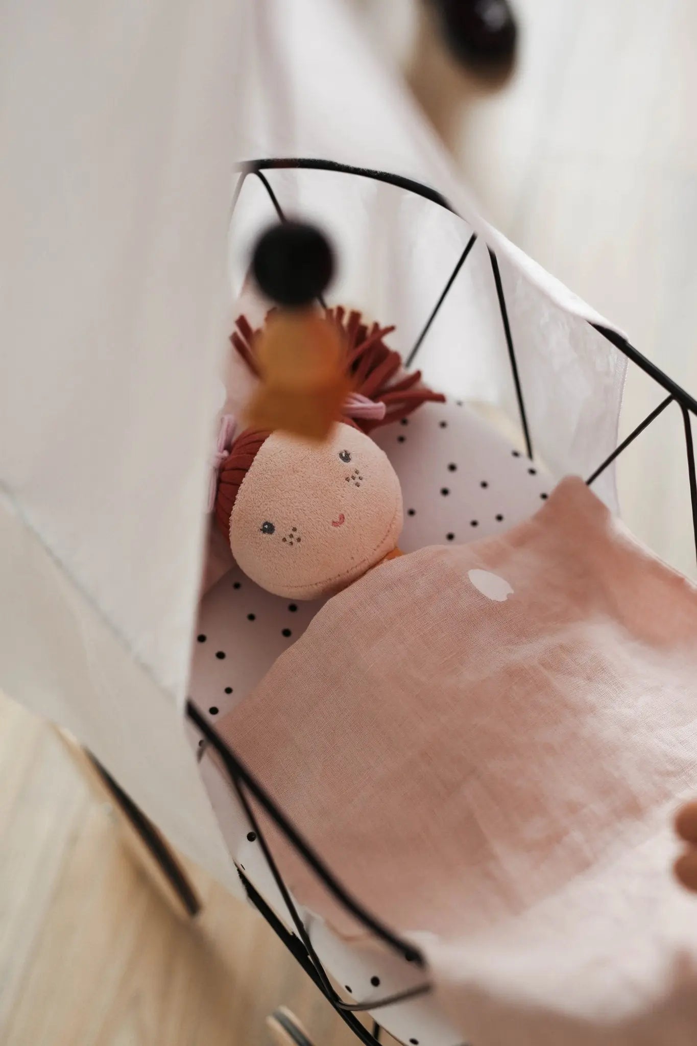 Artystyczny wózek łóżeczko dla lalek zabawka zabawa lalkami dzieci ooh noo - Zabawki z Lasu 