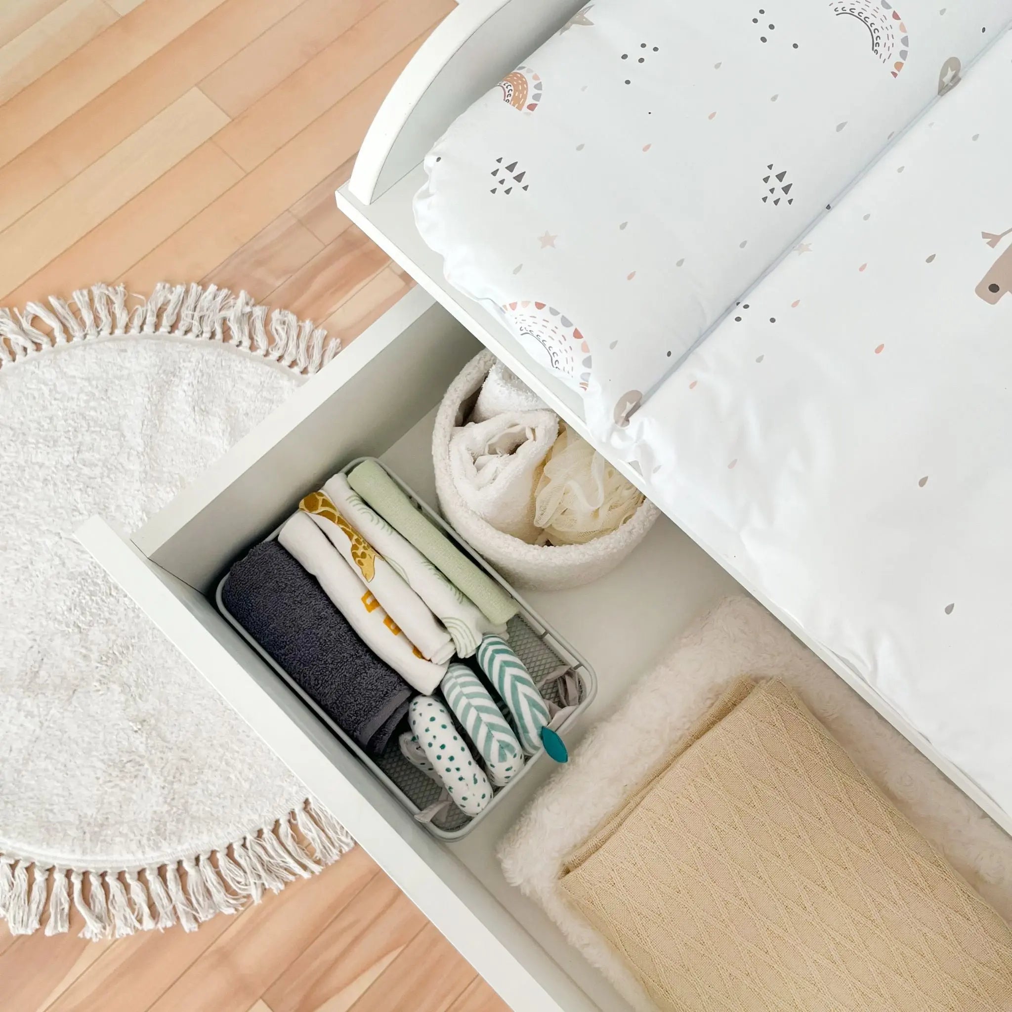 BASIC biała komoda z przewijakiem - Zabawki z Lasu 