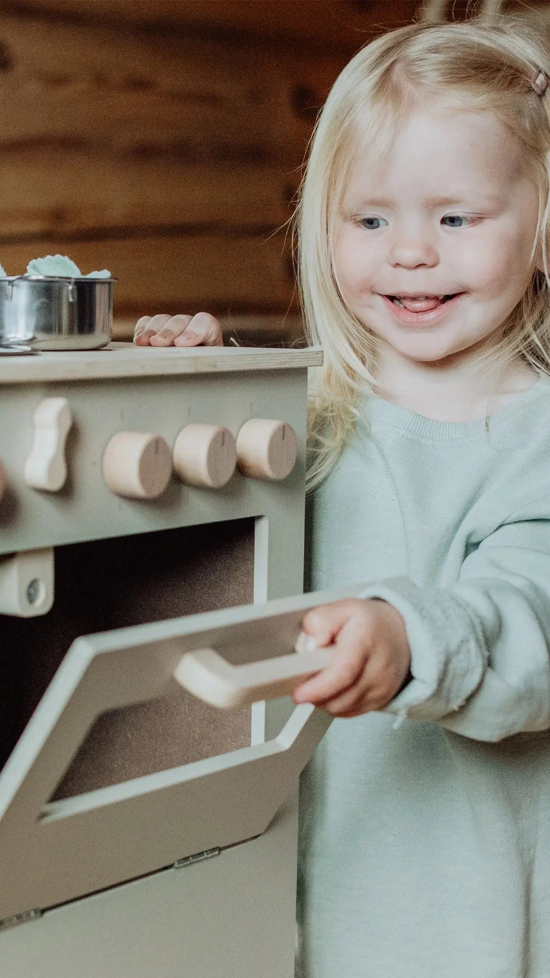 Beżowa drewniana kuchenka dla dzieci Premium, kuchnia, piekarnik, Micki - Zabawki z Lasu 