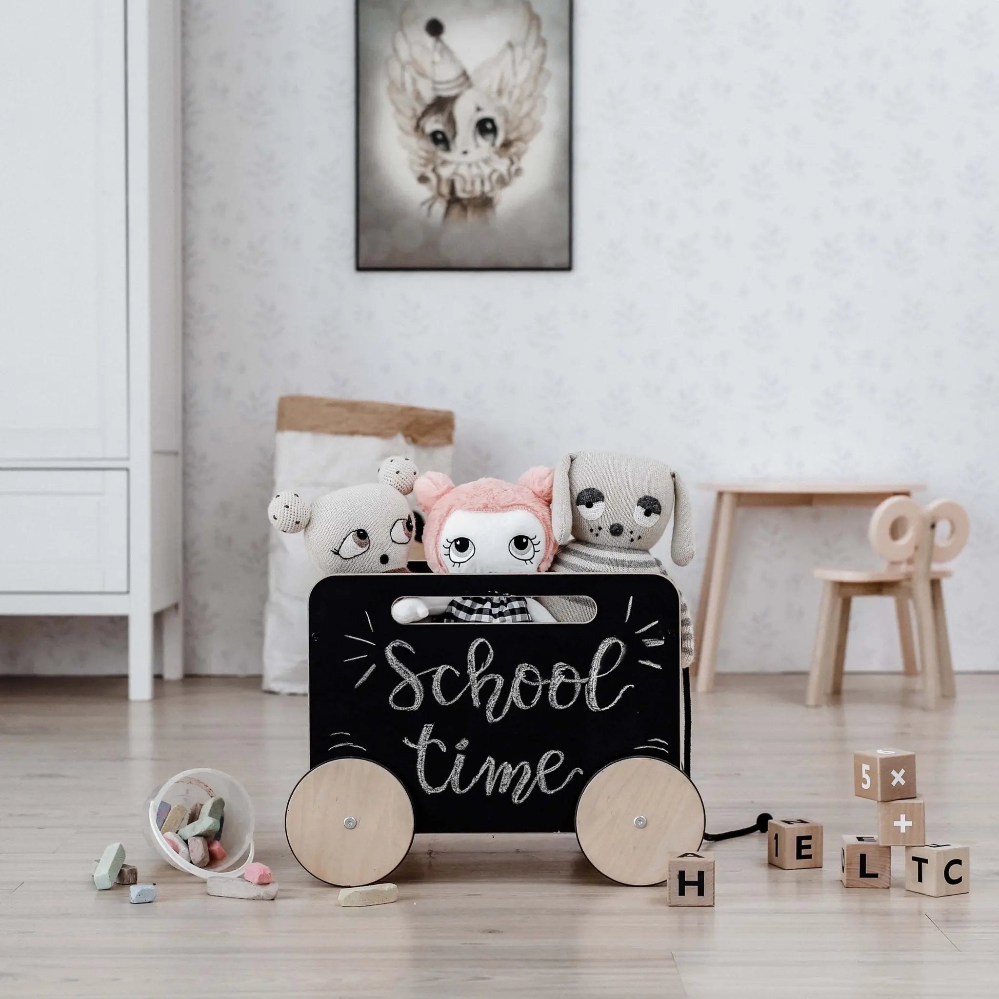 Czarna drewniana skrzynia na kółkach zabawka przechowywanie zabawek ooh noo - Zabawki z Lasu 