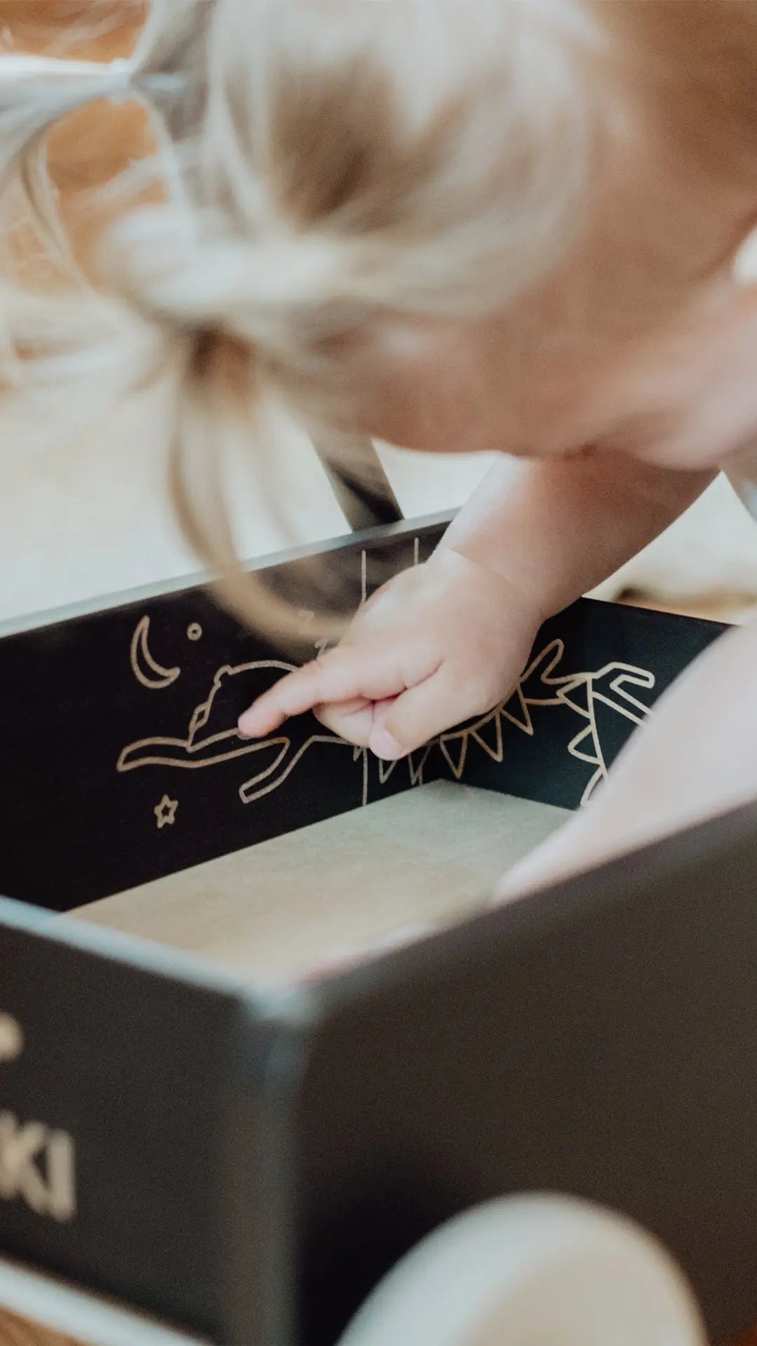 Czarny drewniany chodzik pchacz Premium, nauka chodzenia, dla dzieci, Micki - Zabawki z Lasu 