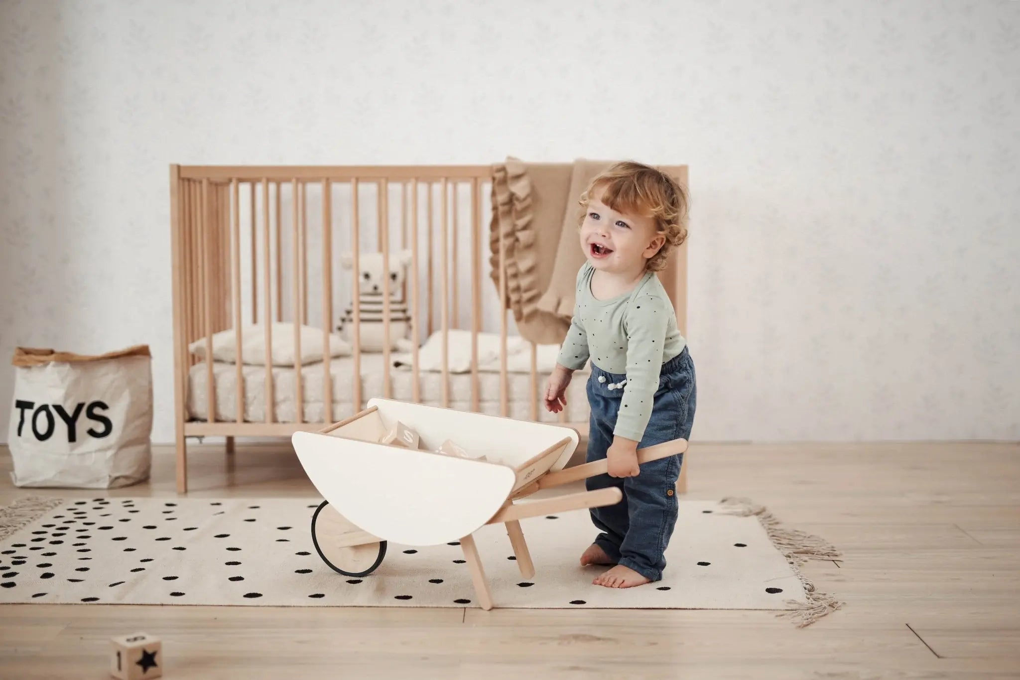 Drewniana taczka do zabawek zabawka dla dzieci zabawa lalkami lalki ooh noo - Zabawki z Lasu 