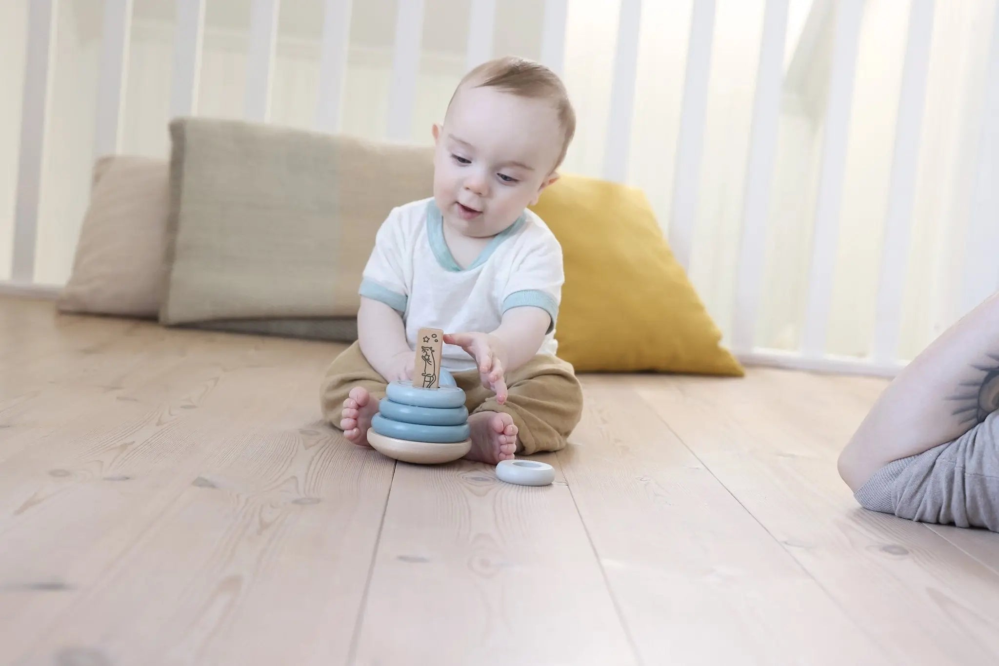 Drewniana układanka niebieska piramida zabawka nakładanka kółka nauka Micki - Zabawki z Lasu 