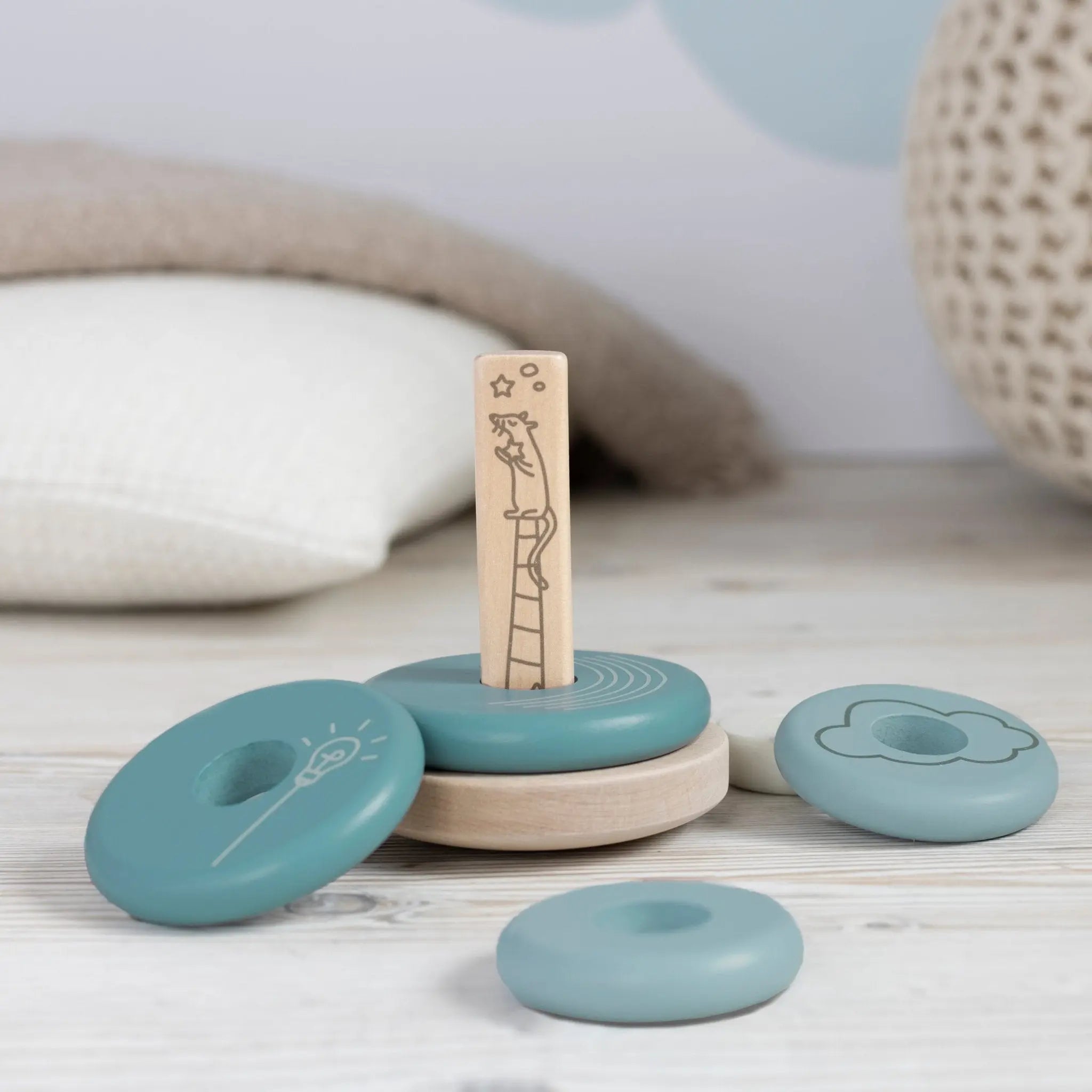 Drewniana układanka niebieska piramida zabawka nakładanka kółka nauka Micki - Zabawki z Lasu 