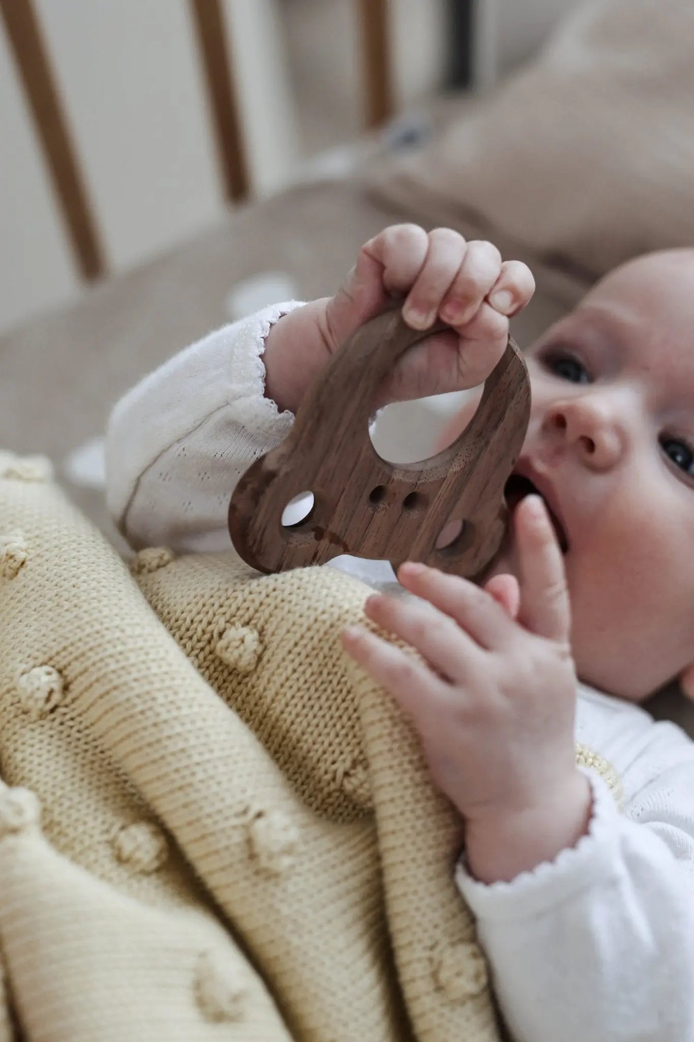 Drewniany gryzaczek Miś zabawka dla małych dzieci ulga w ząbkowaniu ooh noo - Zabawki z Lasu 