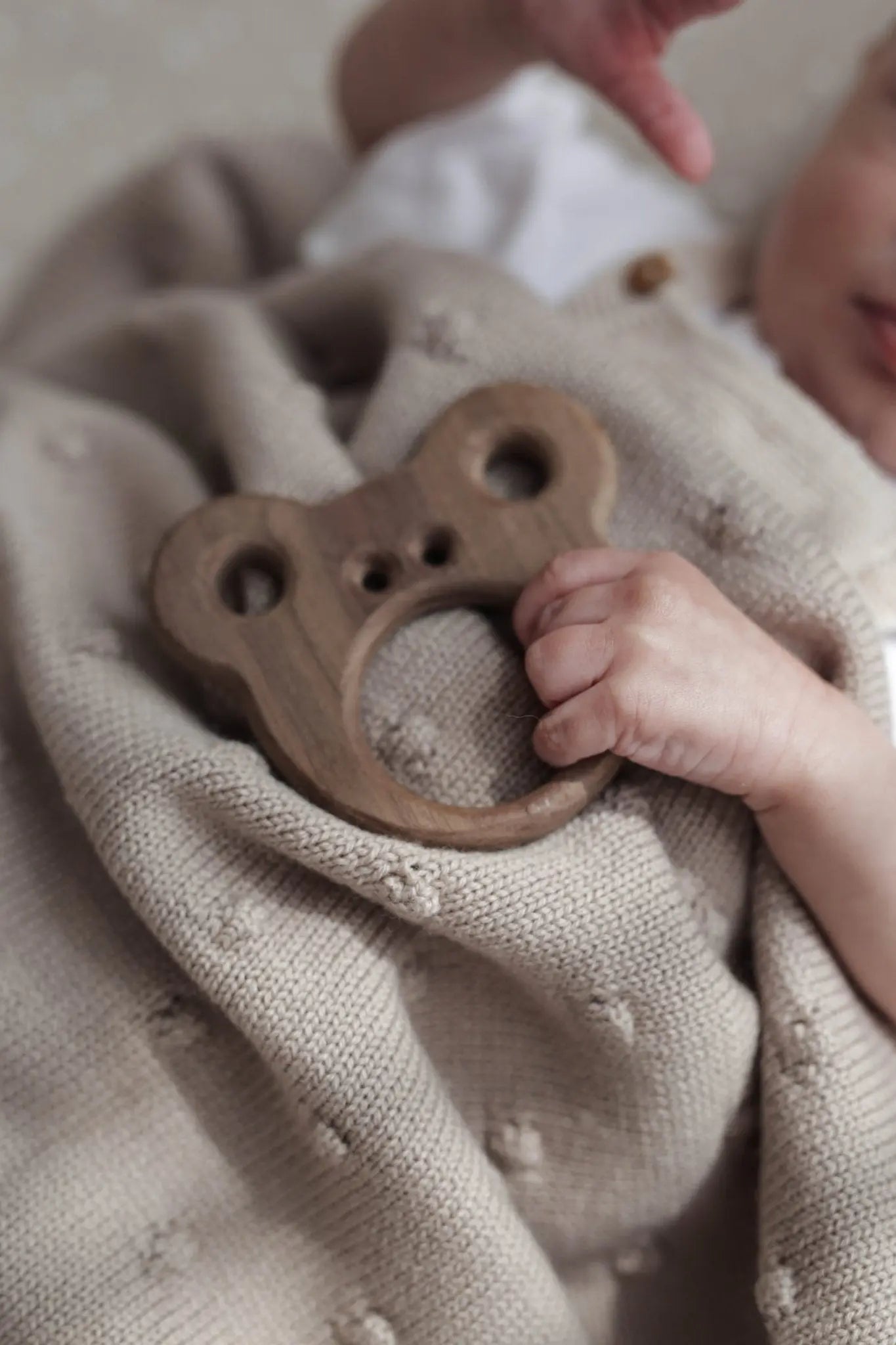 Drewniany gryzaczek Miś zabawka dla małych dzieci ulga w ząbkowaniu ooh noo - Zabawki z Lasu 