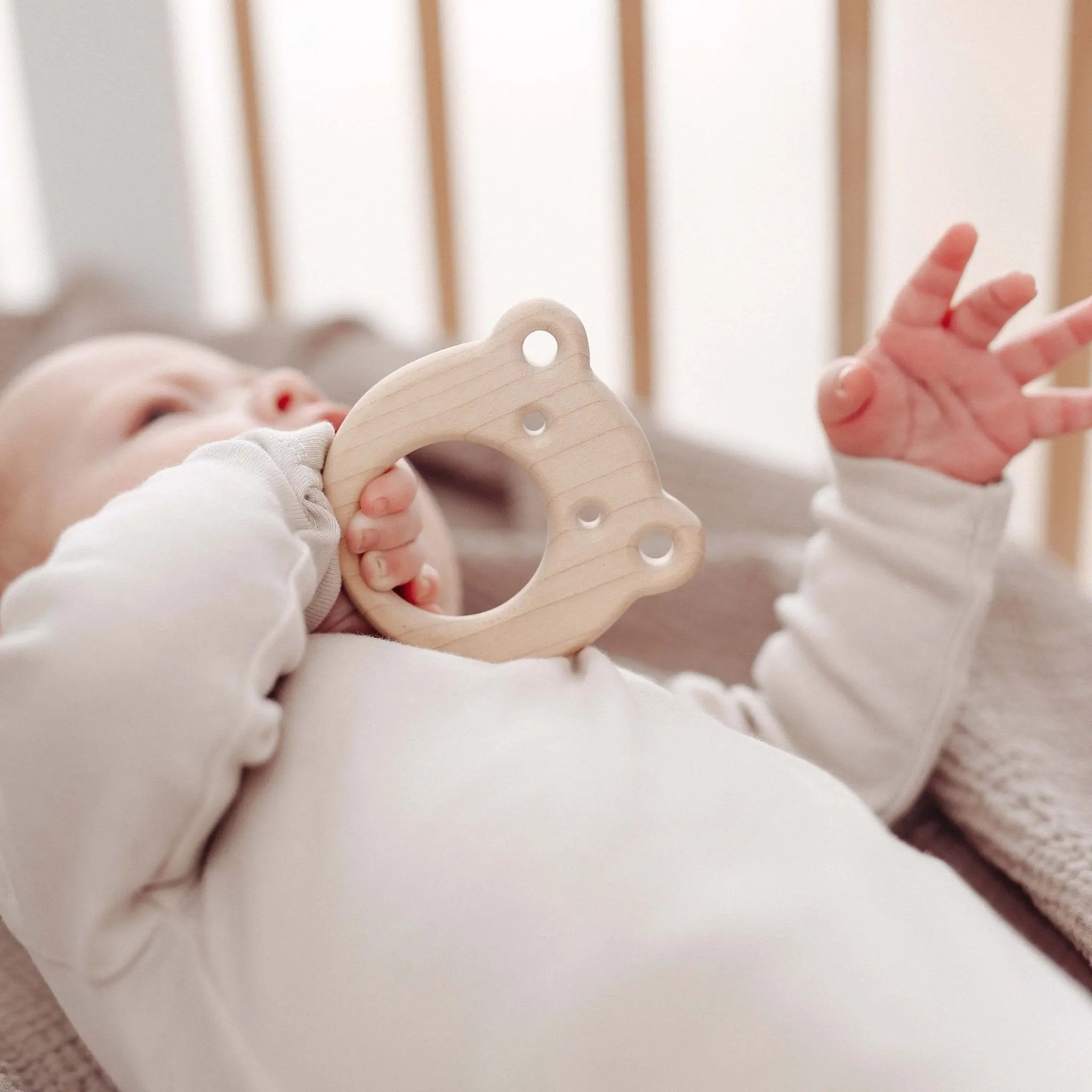 Drewniany gryzaczek Żabka zabawka dla małych dzieci ząbkowanie ooh noo - Zabawki z Lasu 