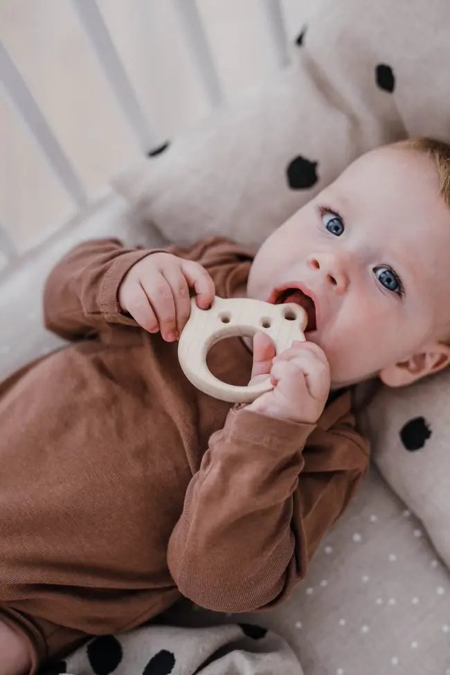 Drewniany gryzaczek Żabka zabawka dla małych dzieci ząbkowanie ooh noo - Zabawki z Lasu 