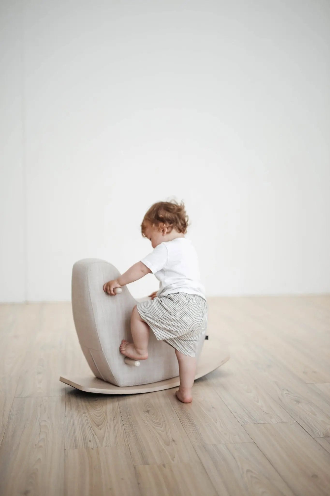 Drewniany konik na biegunach, zabawka dla dzieci koń bujany meble ooh noo - Zabawki z Lasu 