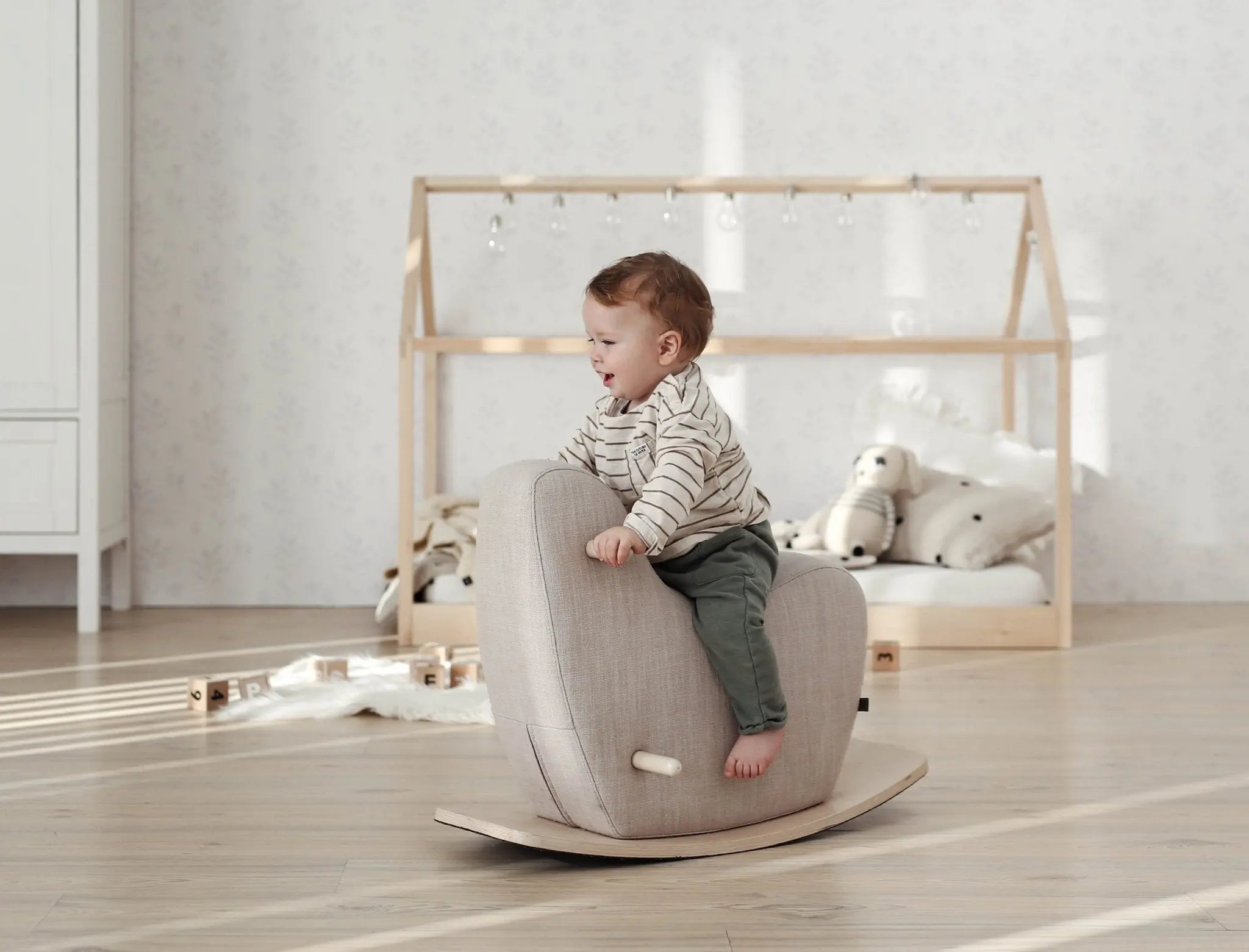 Drewniany konik na biegunach, zabawka dla dzieci koń bujany meble ooh noo - Zabawki z Lasu 