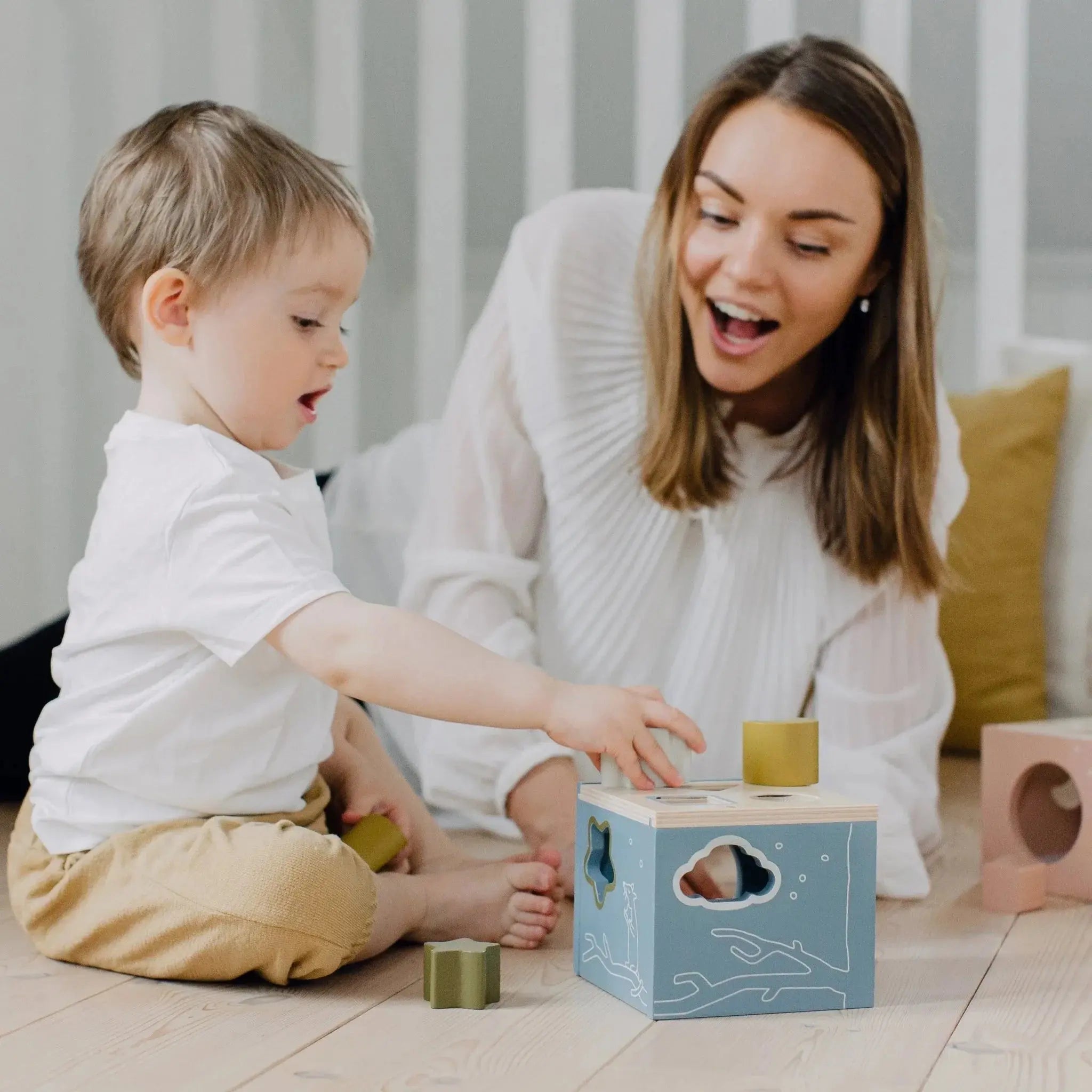 Drewniany sorter kształtów niebieski, zabawka edukacyjna dla dzieci, Micki - Zabawki z Lasu 