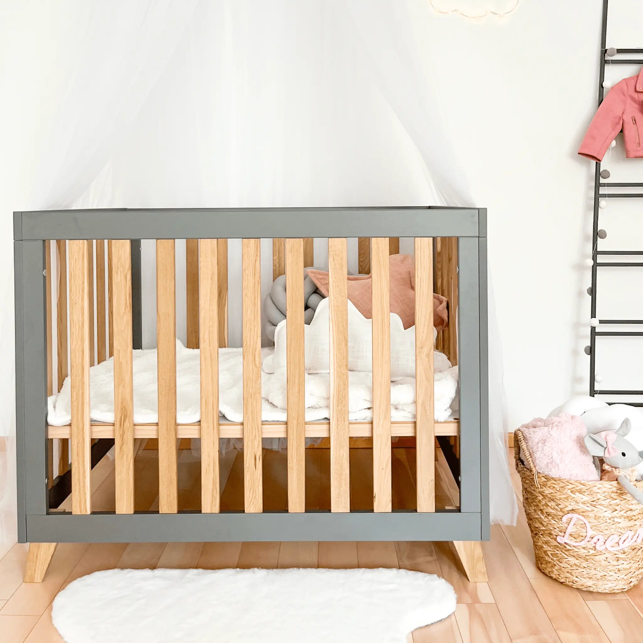 Dziecięcy kojec w kolorze szarego dębu - Zabawki z Lasu 