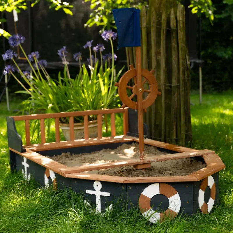 AXI Drewniana Piaskownica Statek Piracki Doris ze Schowkiem + Pokrowiec 153 cm