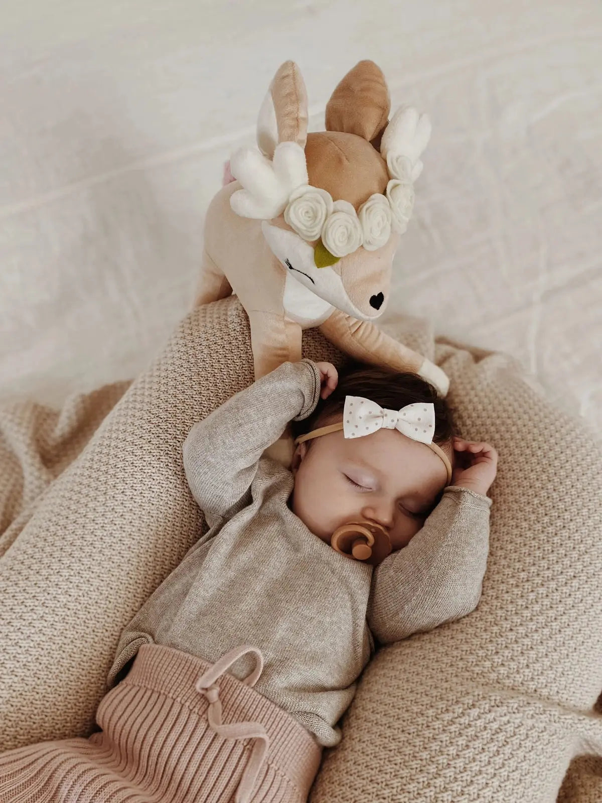 Pluszowa Sarenka z kremowym wianuszkiem Melootka