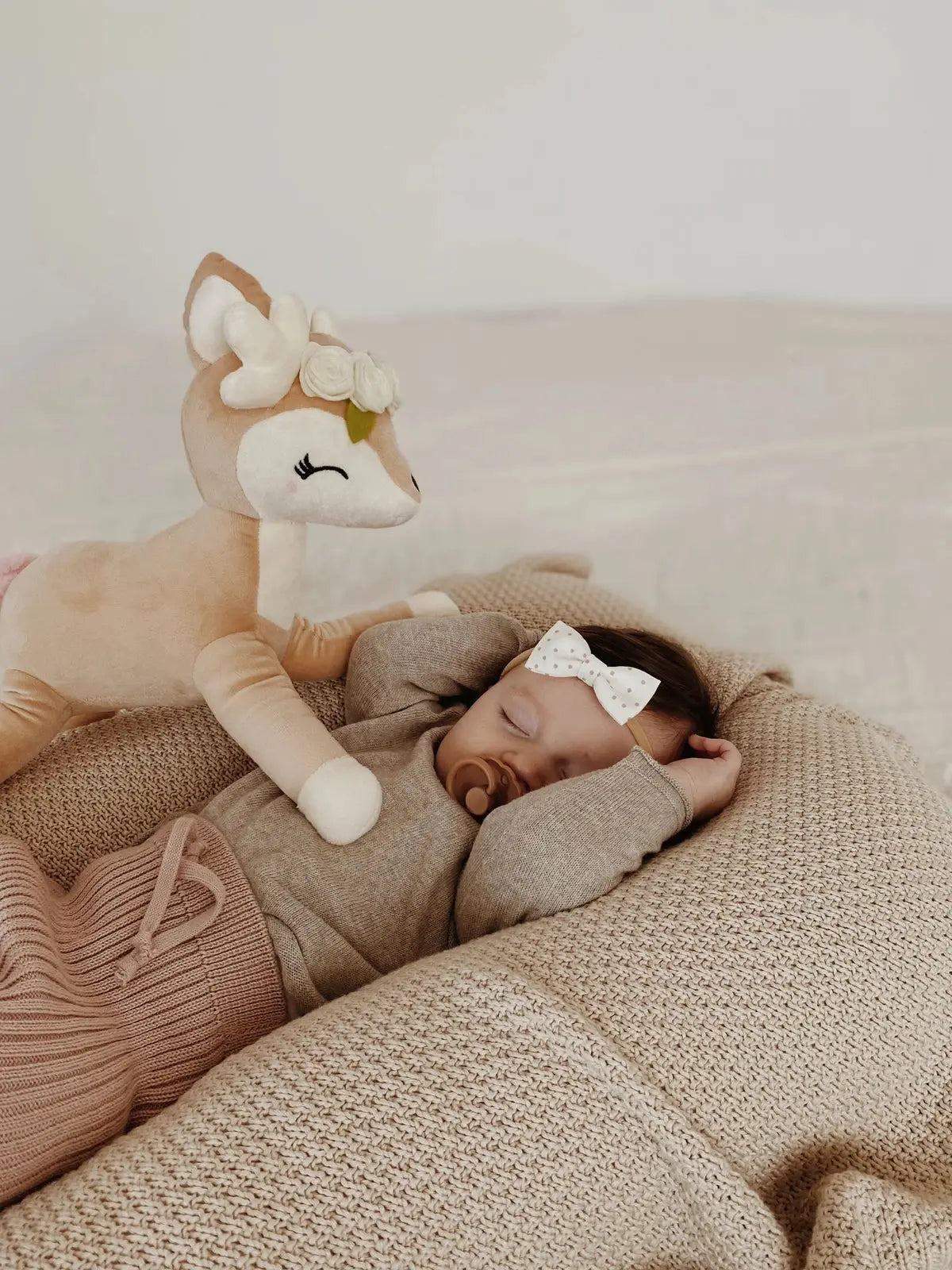 Pluszowa Sarenka z kremowym wianuszkiem Melootka