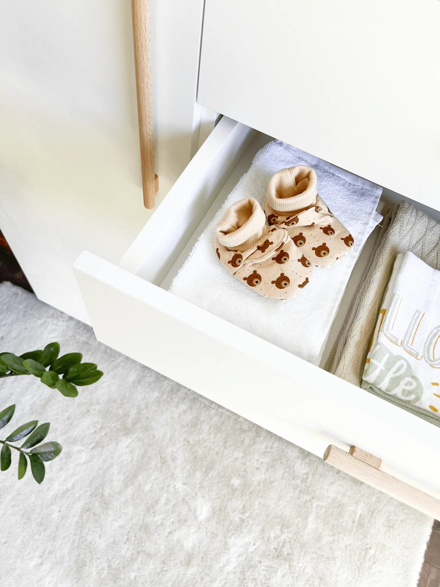 Szafa z 5 drzwiami i 2 szufladami - Zabawki z Lasu 