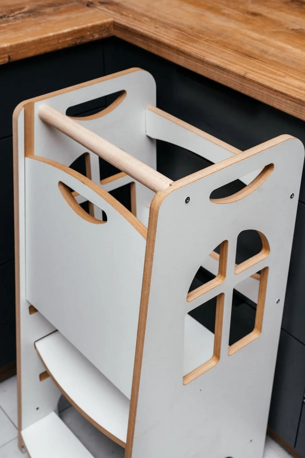 Tower Step | Pomocnik Kuchenny Montessori | Bezpieczny | Kitchen Helper - Zabawki z Lasu 